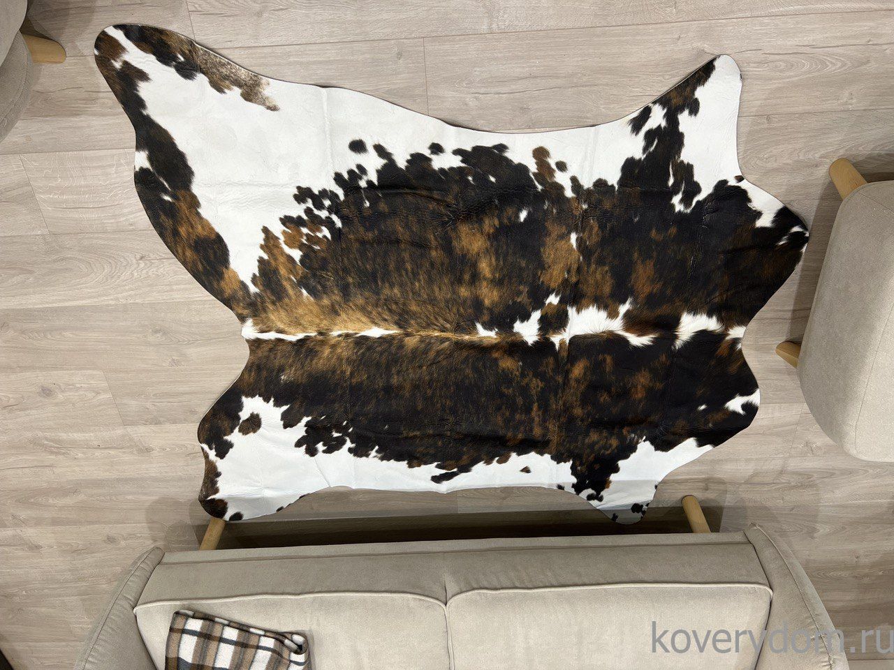 Ковер шкура коровы искусственная WHITE/BROWN/DARK BROWN Ковер шкура коровы искусственная WHITE/BROWN/DARK BROWN